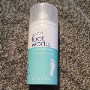 Avon Foot Works Deodorizing Spray in White and Teal